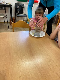 Pečeme štrúdl - obrázek číslo: 5