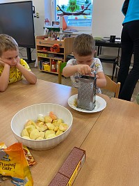 Pečeme štrúdl - obrázek číslo: 7