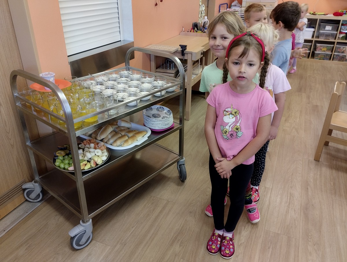 Paní kuchařky se o nás starají - obrázek: img_20231004_083142.jpg