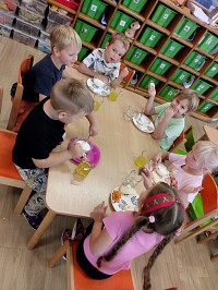 Paní kuchařky se o nás starají - obrázek číslo: 7