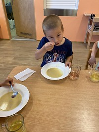 Paní kuchařky se o nás starají - obrázek číslo: 13