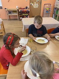 Paní kuchařky se o nás starají - obrázek číslo: 14