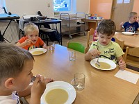 Paní kuchařky se o nás starají - obrázek číslo: 10