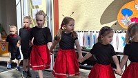 Pasování prvňáčků a vystoupení školky - obrázek číslo: 13