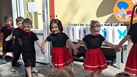Pasování prvňáčků a vystoupení školky - obrázek číslo: 8