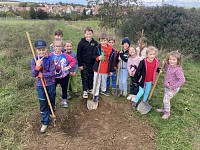 ŠD - kopání díry na brambory na Drakiádu - obrázek číslo: 1