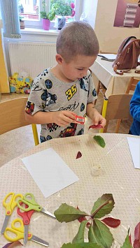 ŠD - tvoříme zvířátka z listí - obrázek číslo: 7