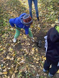 ŠD - Den stromů - sázení - obrázek číslo: 13