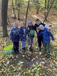 ŠD - Den stromů - sázení - obrázek číslo: 2