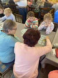 ŠD - Hraní pexesa se seniory - obrázek číslo: 2