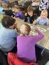 ŠD - Hraní pexesa se seniory - obrázek číslo: 6