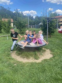 ŠD - hrajeme si na hřišti - obrázek číslo: 4