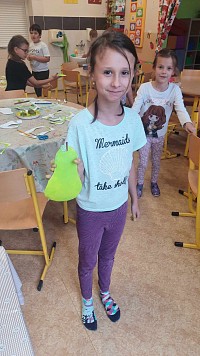 ŠD - tvoření hrušek - obrázek číslo: 8