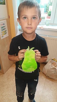 ŠD - tvoření hrušek - obrázek číslo: 3