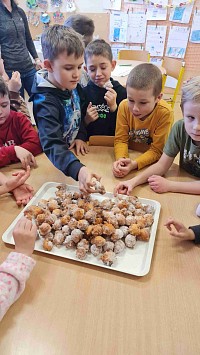 ŠD - Pečení koblihů - obrázek číslo: 16