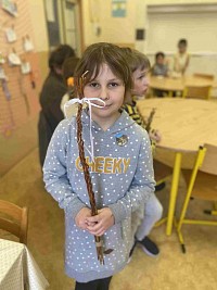 ŠD - pletení pomlázky s panem Peškou - obrázek číslo: 14