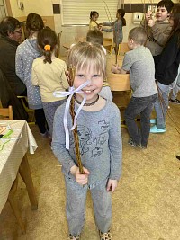 ŠD - pletení pomlázky s panem Peškou - obrázek číslo: 6