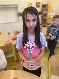 ŠD - výroba kytek k MDŽ - obrázek číslo: 12