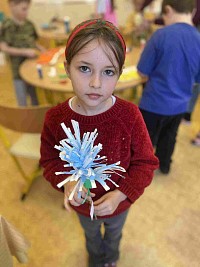 ŠD - výroba kytek k MDŽ - obrázek číslo: 10