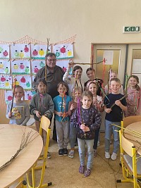 ŠD - pletení pomlázky s panem Peškou - obrázek číslo: 1