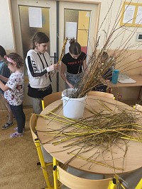 ŠD - pletení pomlázky s panem Peškou - obrázek číslo: 2