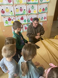 ŠD - pletení pomlázky s panem Peškou - obrázek číslo: 8