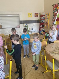 ŠD - pletení pomlázky s panem Peškou - obrázek číslo: 9