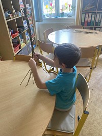 ŠD - pletení pomlázky s panem Peškou - obrázek číslo: 12