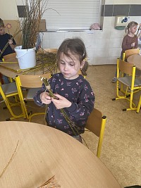 ŠD - pletení pomlázky s panem Peškou - obrázek číslo: 14