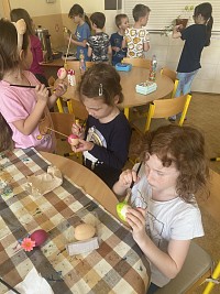 ŠD - malování velikonočních vajíček - obrázek číslo: 6