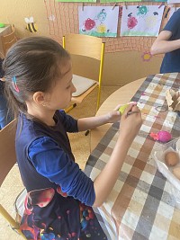 ŠD - malování velikonočních vajíček - obrázek číslo: 7