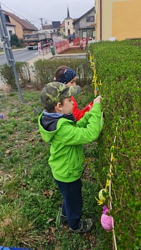 ŠD - velikonoční zdobení plotu vajíčky - obrázek číslo: 6