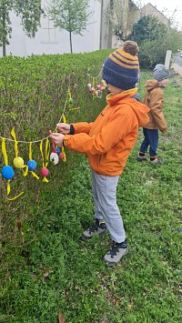 ŠD - velikonoční zdobení plotu vajíčky - obrázek číslo: 9