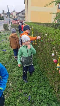 ŠD - velikonoční zdobení plotu vajíčky - obrázek číslo: 12