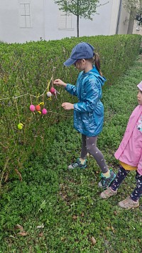 ŠD - velikonoční zdobení plotu vajíčky - obrázek číslo: 13