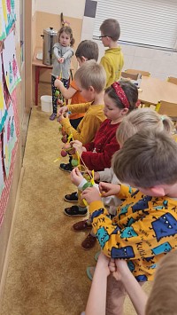 ŠD - velikonoční zdobení plotu vajíčky - obrázek číslo: 14