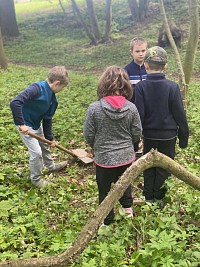 ŠD - Den země - sázení stromů - obrázek číslo: 9