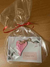 ŠD - výroba dárečků pro seniory a maminky - obrázek číslo: 1