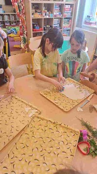 ŠD - výroba dárečků pro seniory a maminky - obrázek číslo: 5