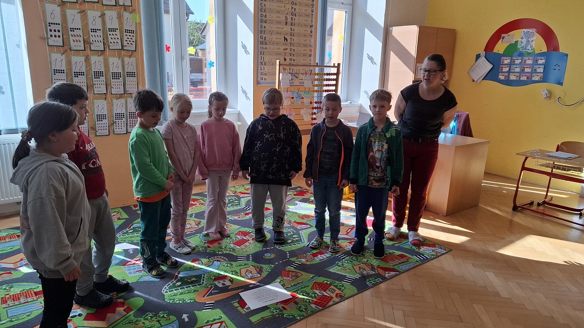 Pasování prvňáčků na čtenáře - obrázek: 20260519_084800.jpg